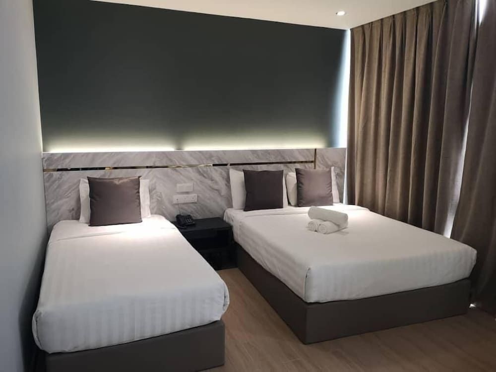 Hotel 99 Sepang KLIA Deluxe Triple Room 2