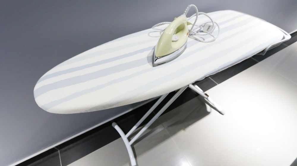 Iron/ironing board