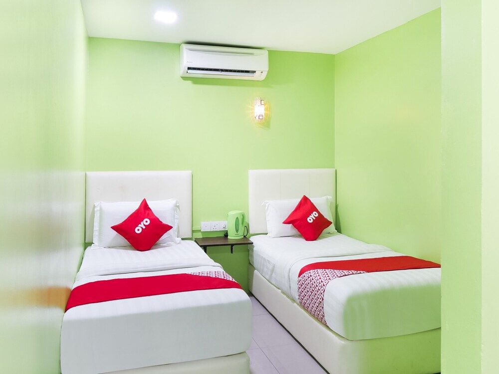 undefined OYO 89665 Royale City Hotel 4