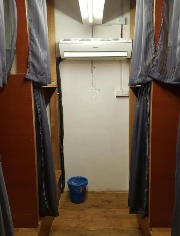 Kl Backpackers @ Klia Super Single Bed in Mixed Dormitory Room 4