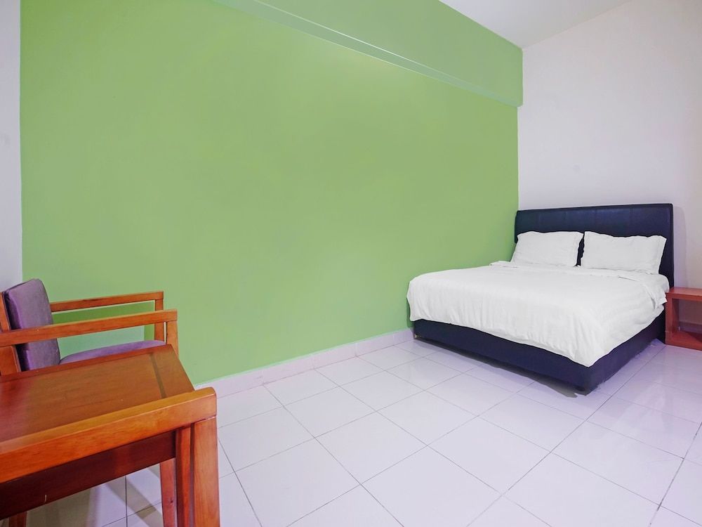 Hotel Night Queen salak Tinggi Standard Double Room 3
