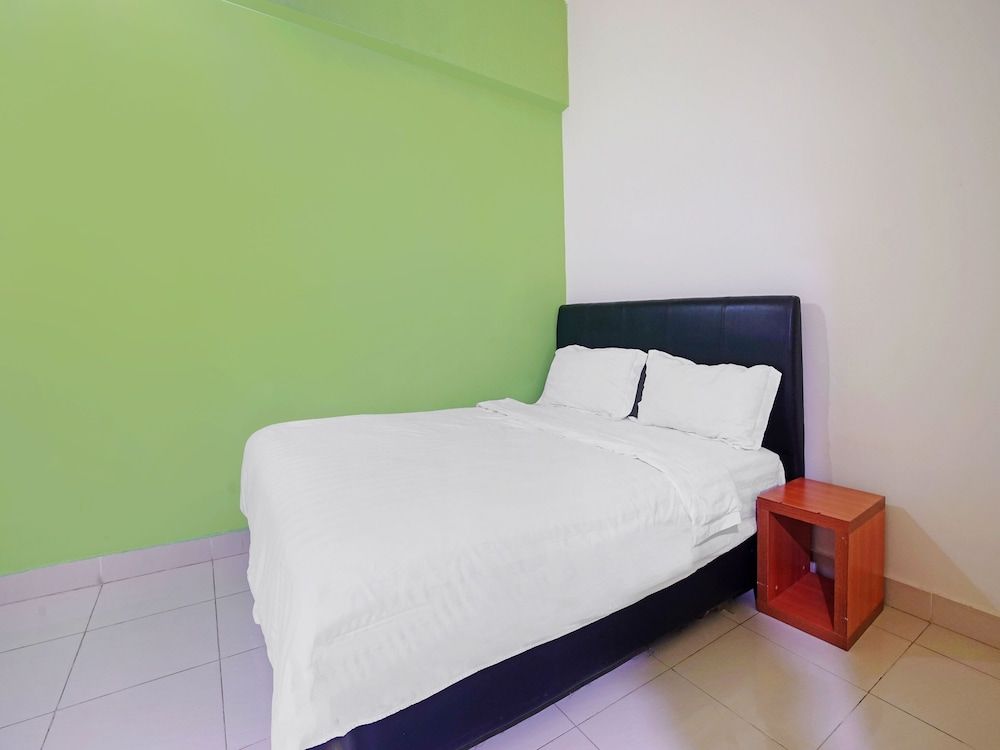 Hotel Night Queen salak Tinggi Standard Double Room 2
