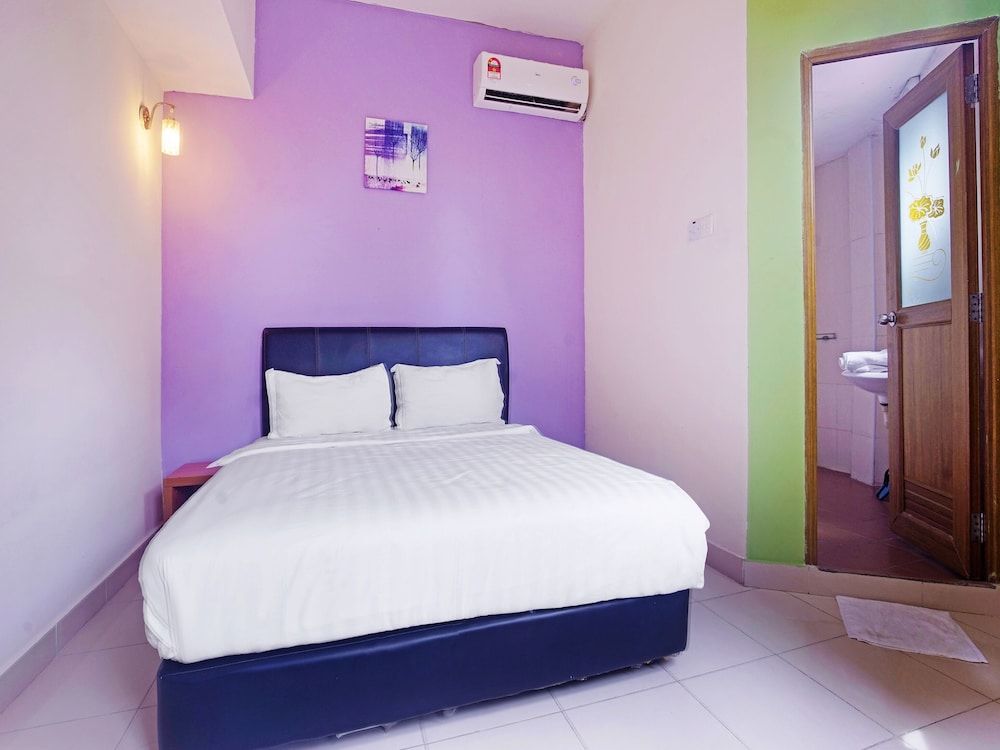 undefined Hotel Night Queen salak Tinggi