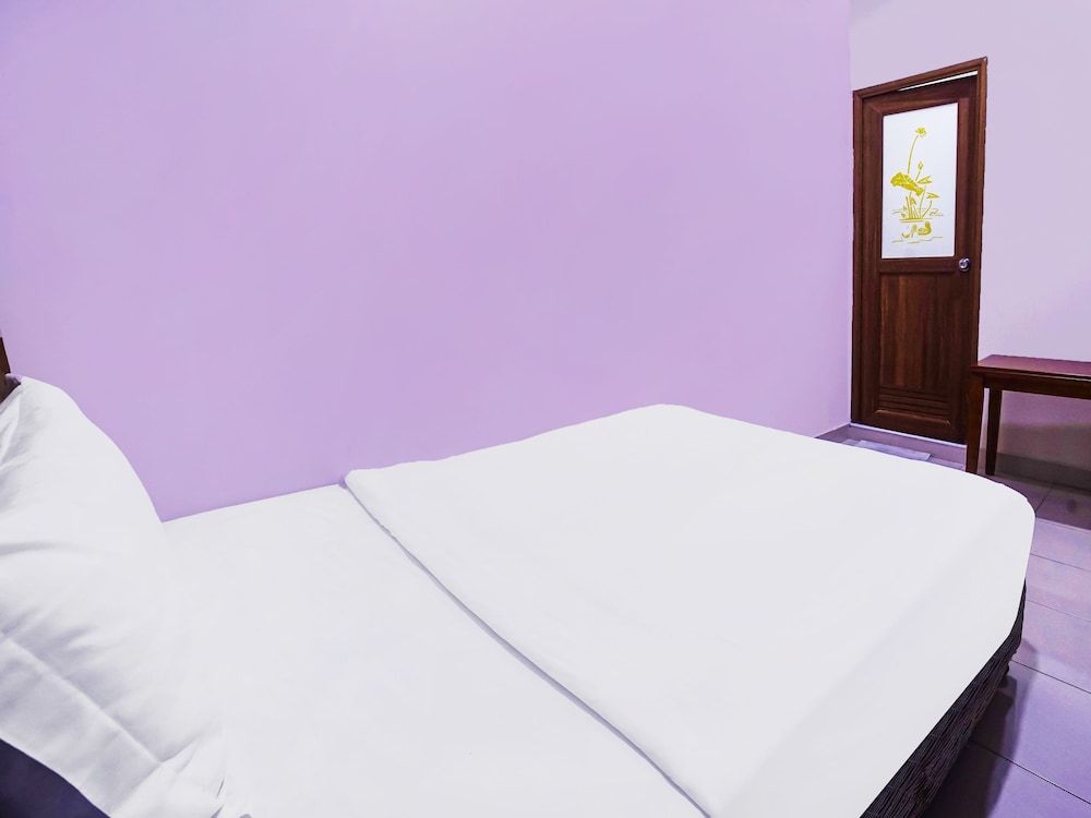 undefined Hotel Night Queen salak Tinggi 4