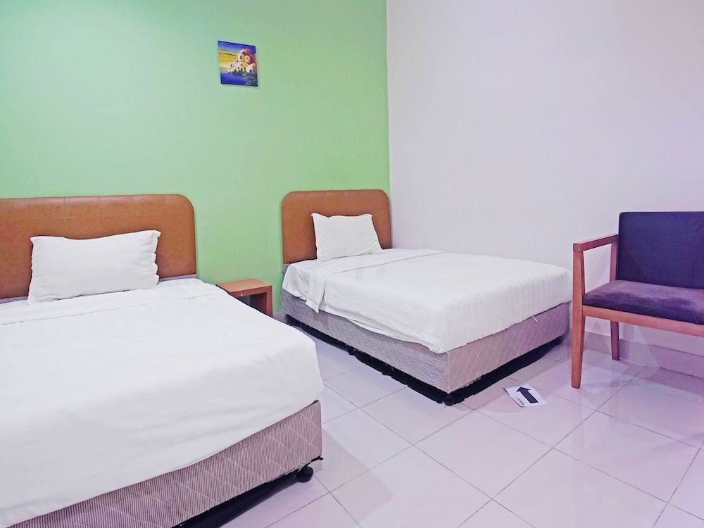 undefined Hotel Night Queen salak Tinggi 2