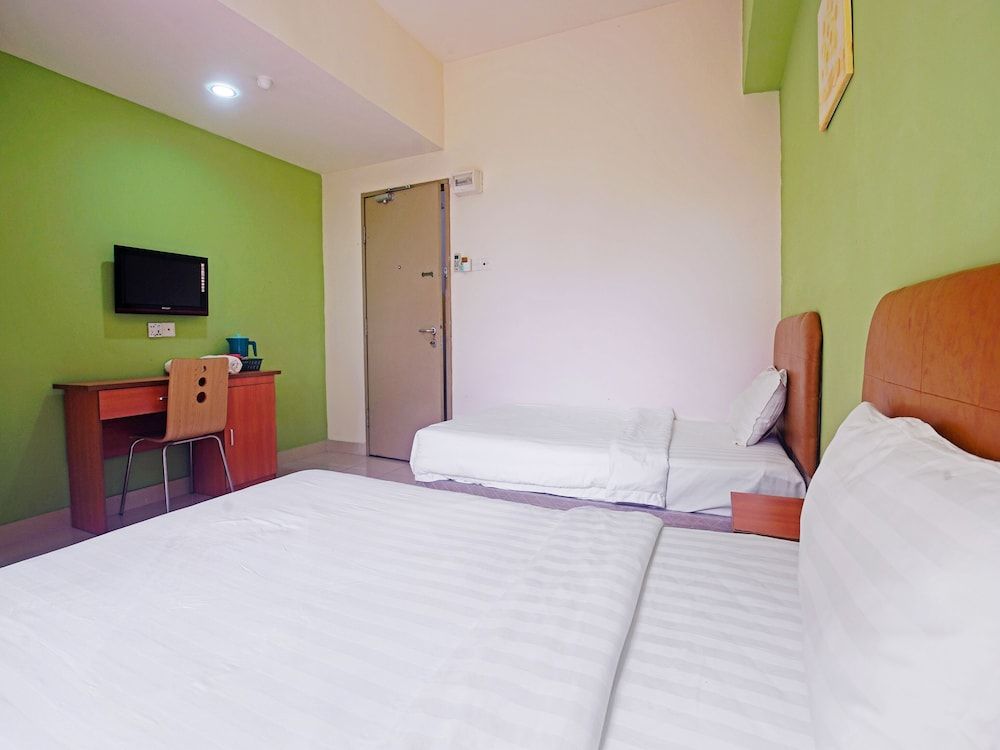 undefined Hotel Night Queen salak Tinggi 9