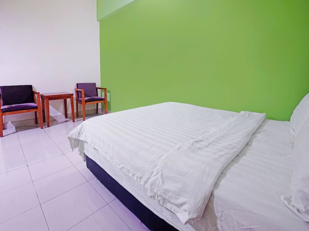 undefined Hotel Night Queen salak Tinggi 3