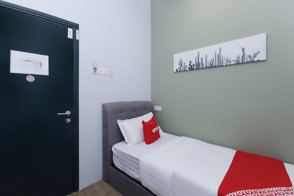 undefined OYO 90399 Green Home Hotel 9