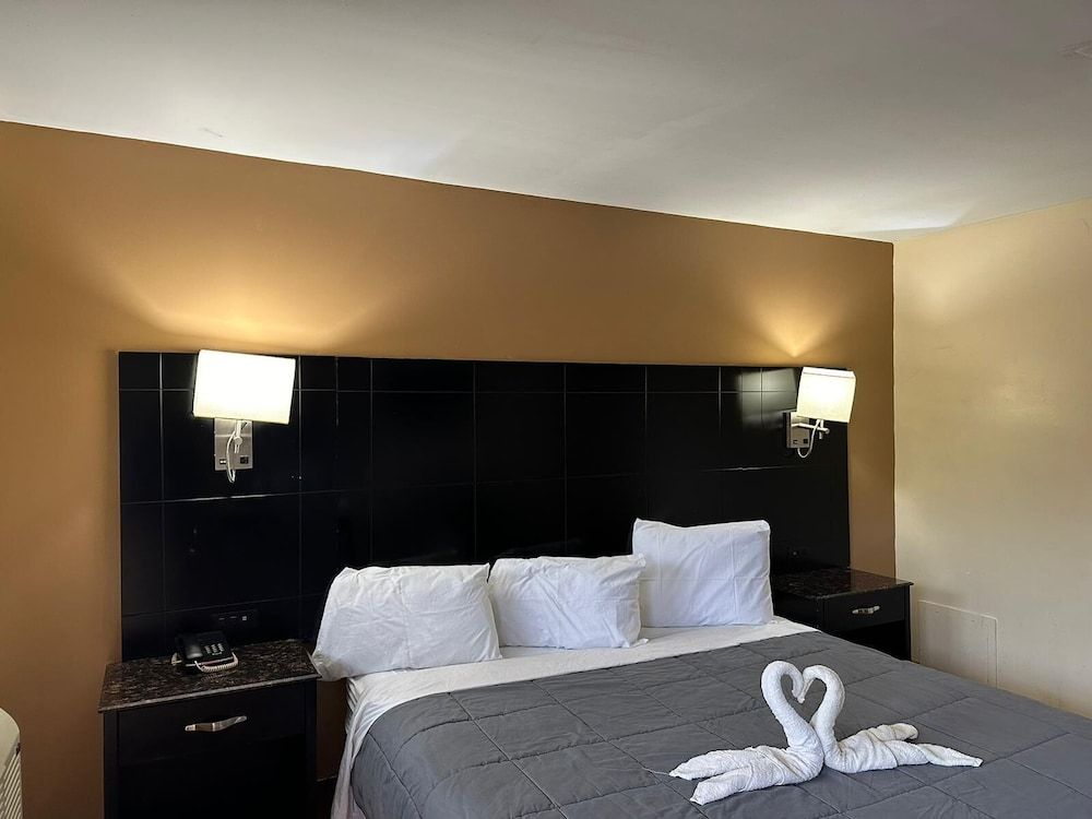 Circle Motel Lodge Standard Room, 1 King Bed (Tile) 13