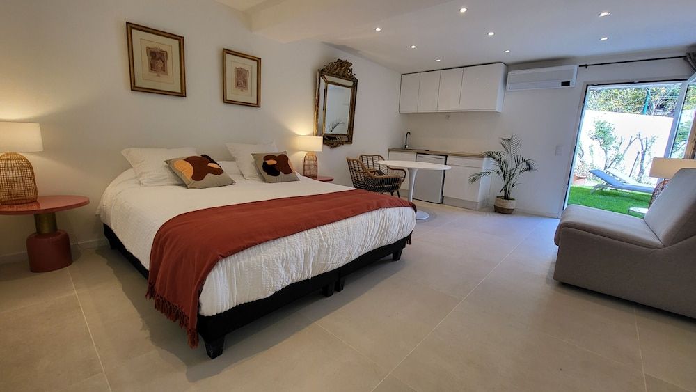 Deluxe Studio Suite