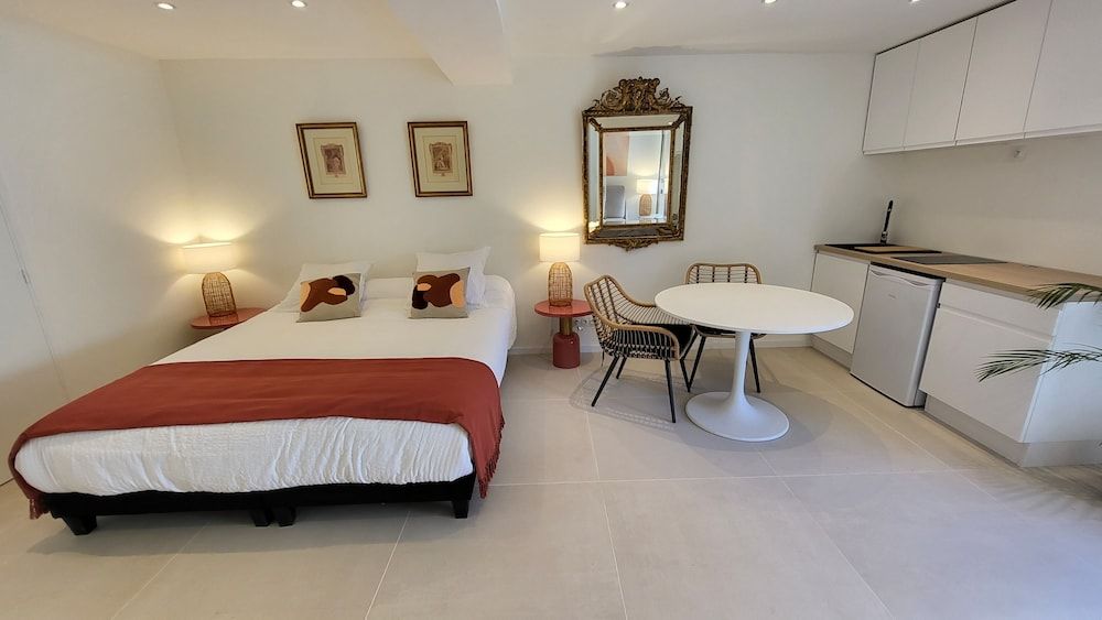Deluxe Studio Suite