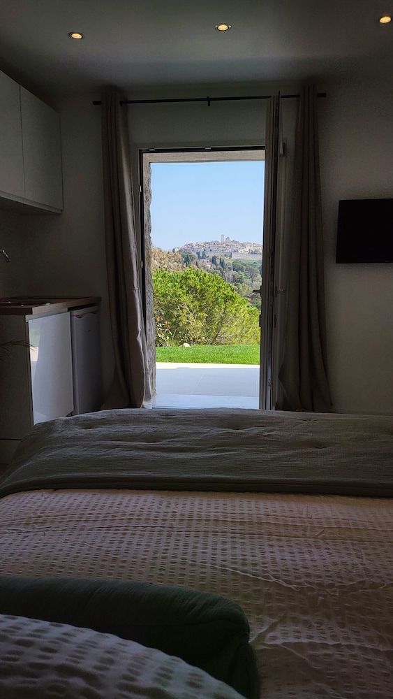 Romantic Studio