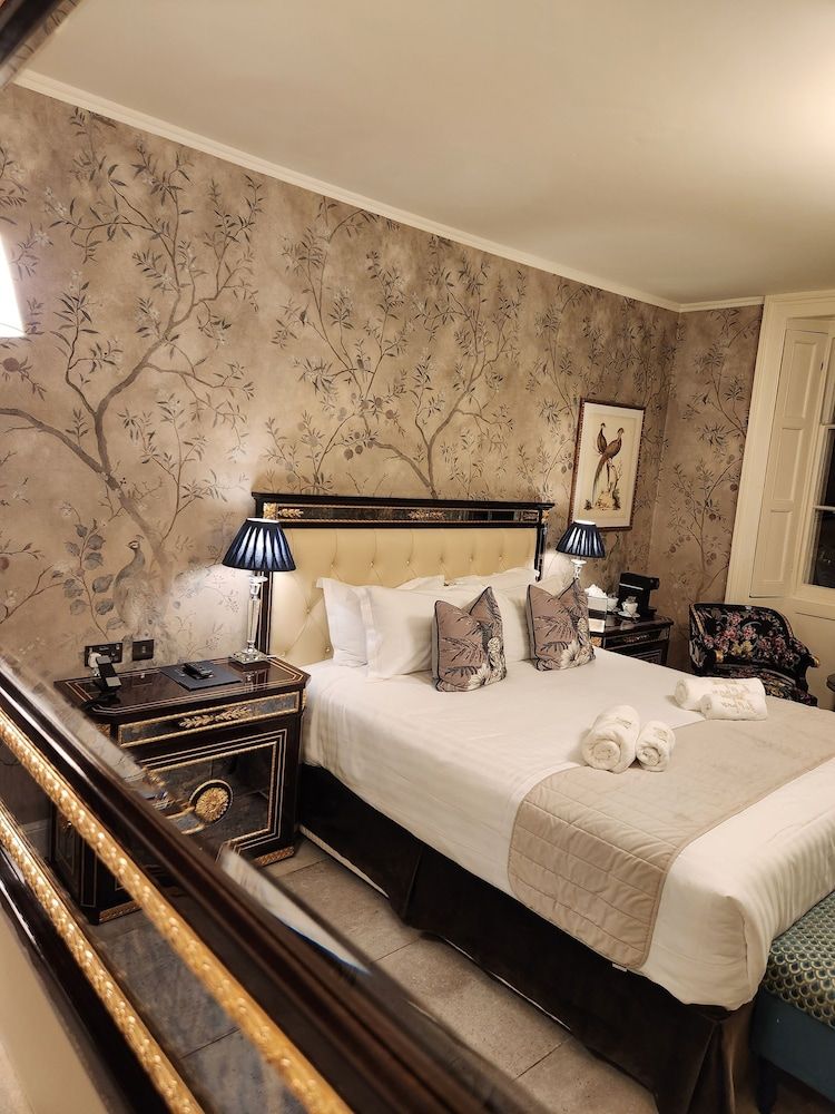 Weston Manor Hotel Deluxe Double Room 10