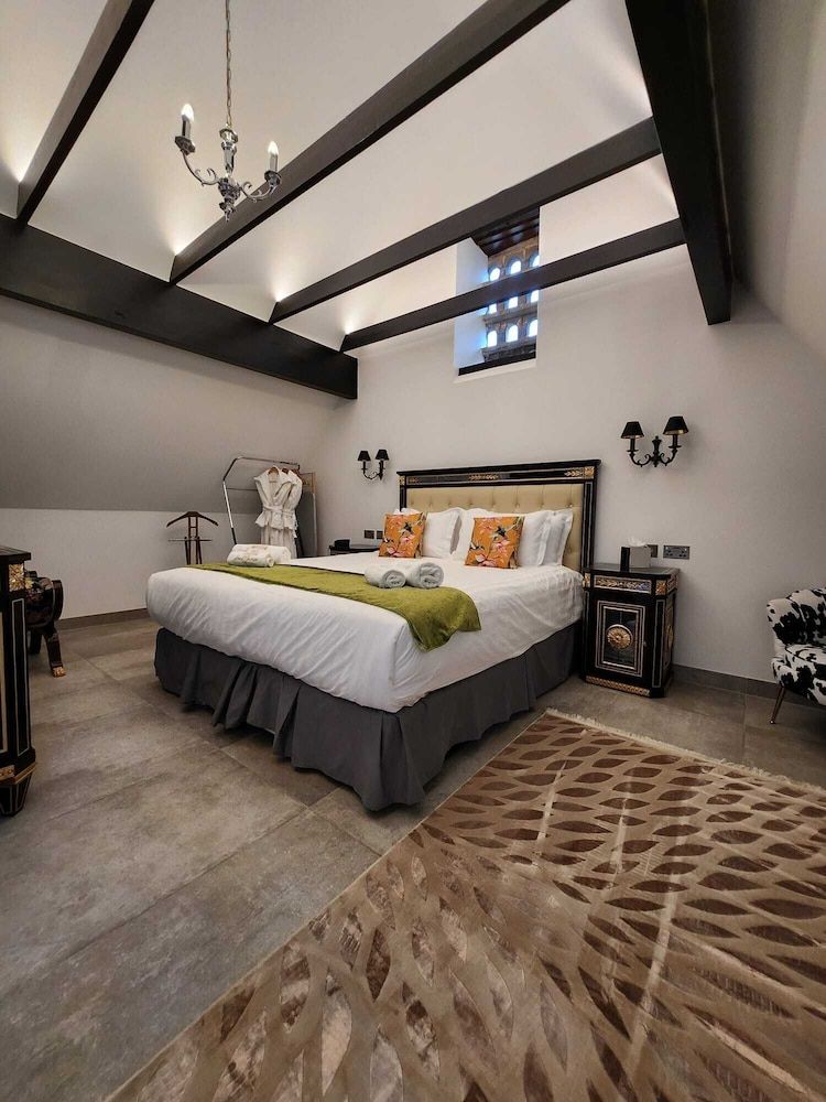 Weston Manor Hotel Deluxe Double Room 7