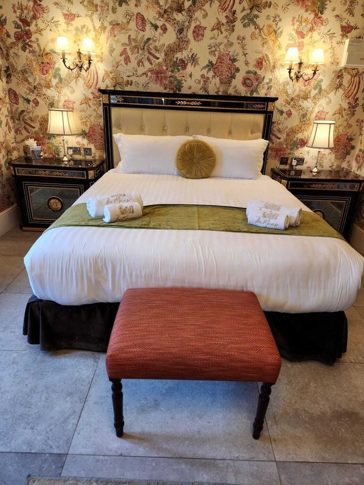 Weston Manor Hotel Deluxe Double Room 8