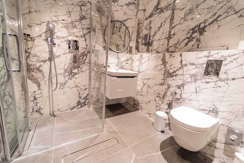 Weston Manor Hotel Junior Double or Twin Room 6