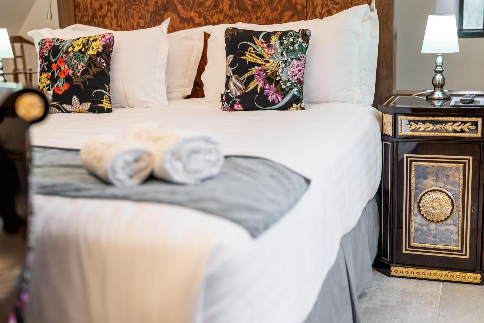 Weston Manor Hotel Junior Suite 9