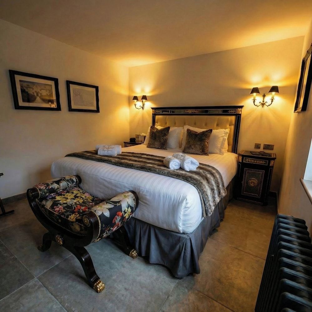 Weston Manor Hotel Classic Double Room 9