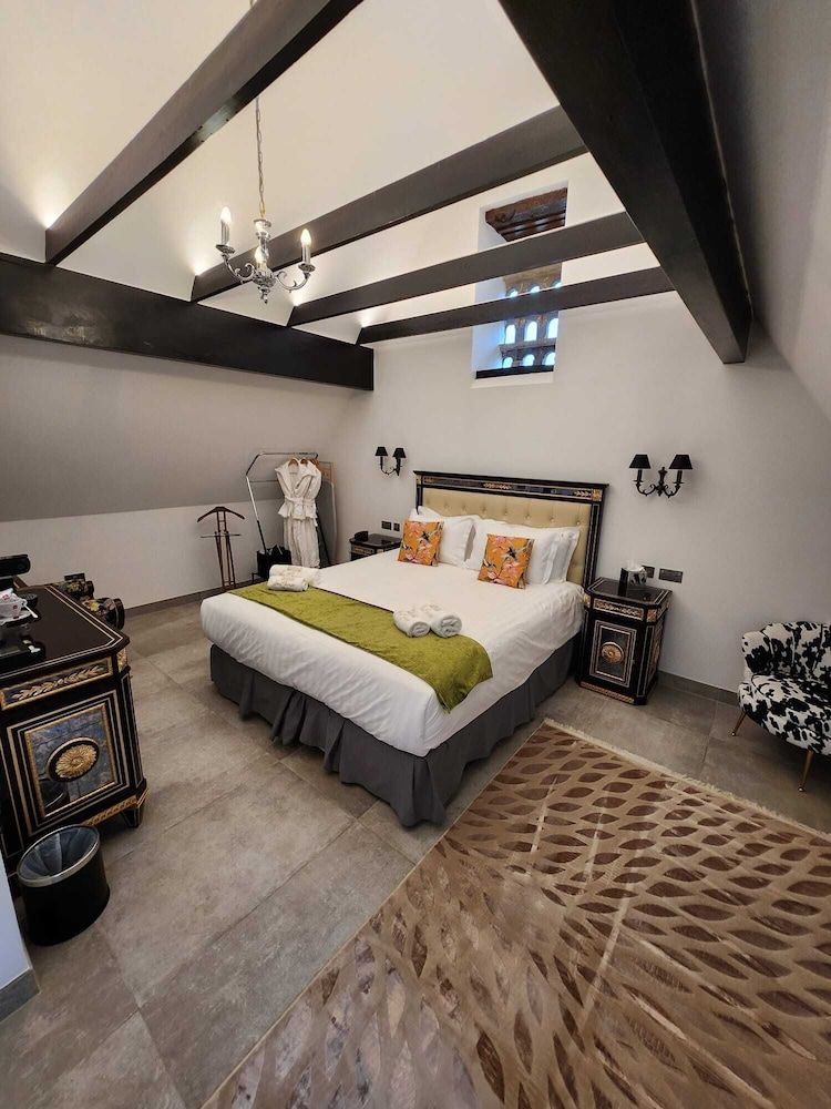 Weston Manor Hotel Deluxe Double Room 9