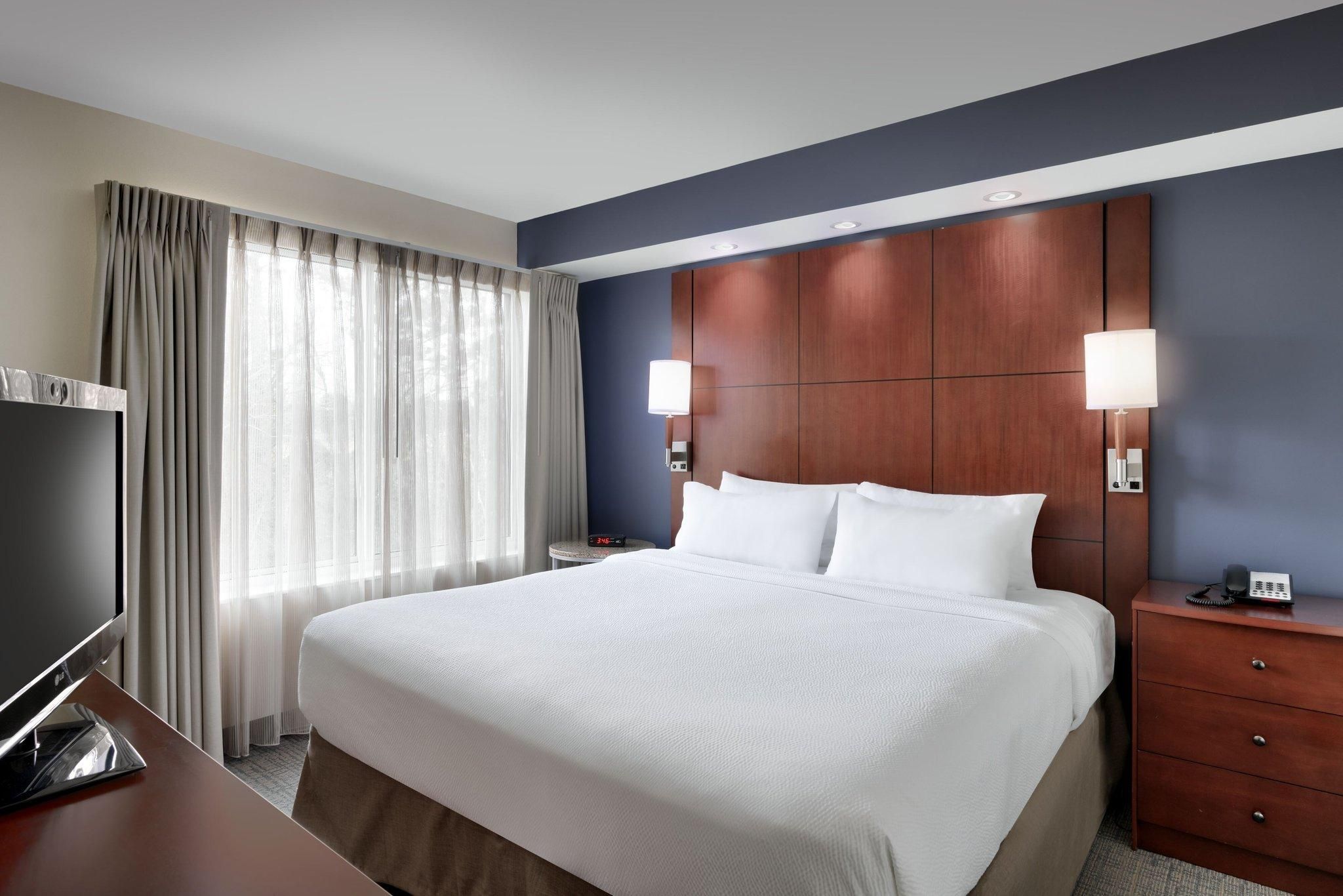 1 Bedroom 2 room Suite, 1 King, Sofa bed