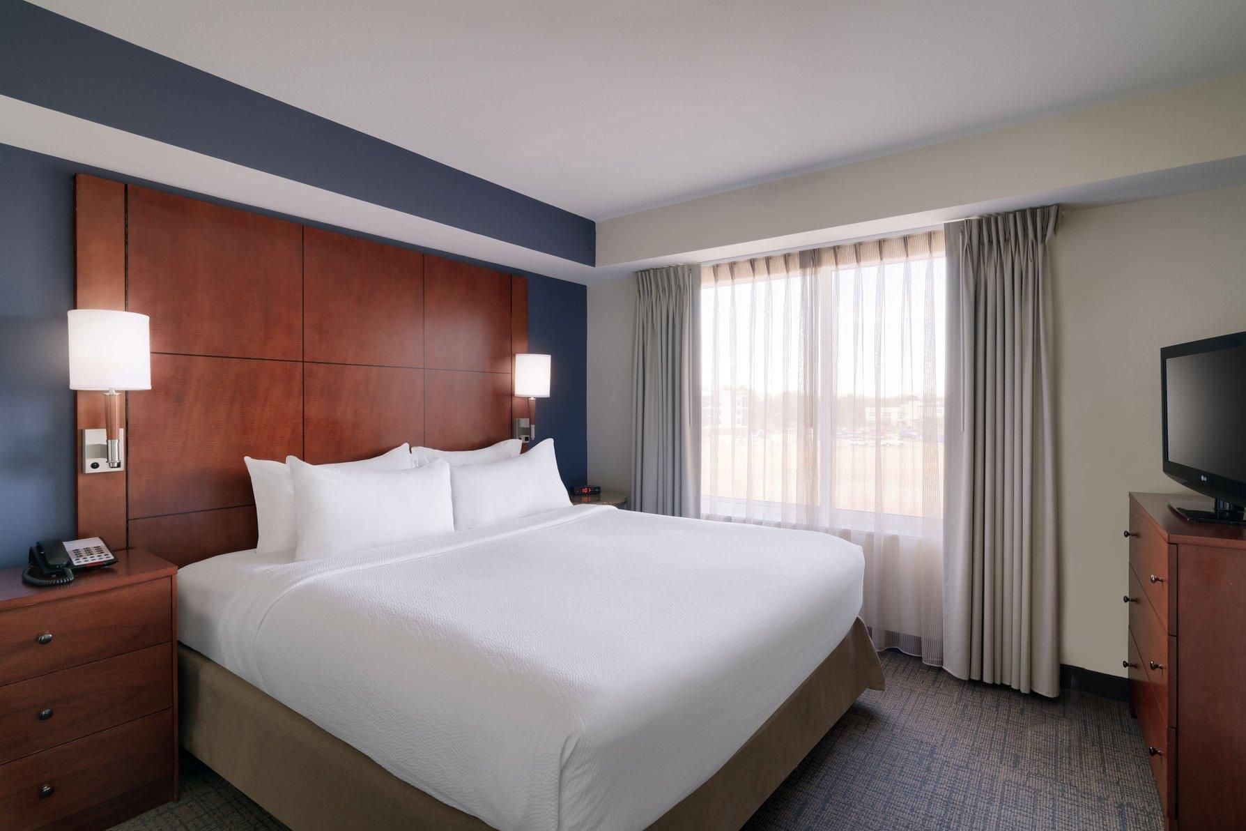2 Bedroom Suite, Bedroom 1: 1 King, Bedroom 2: 1 Queen, Sofa bed