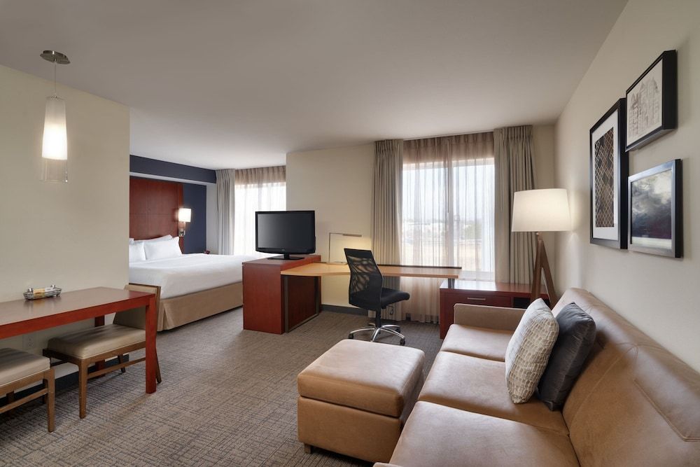 Studio Suite, 1 King Bed with Sofa bed (Hearing Accessible)