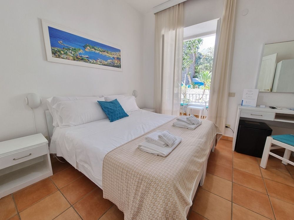 Classic Double Room, Garden View