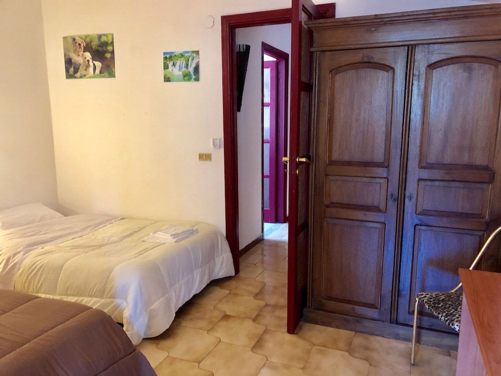 Economy Twin Room, Shared Bathroom