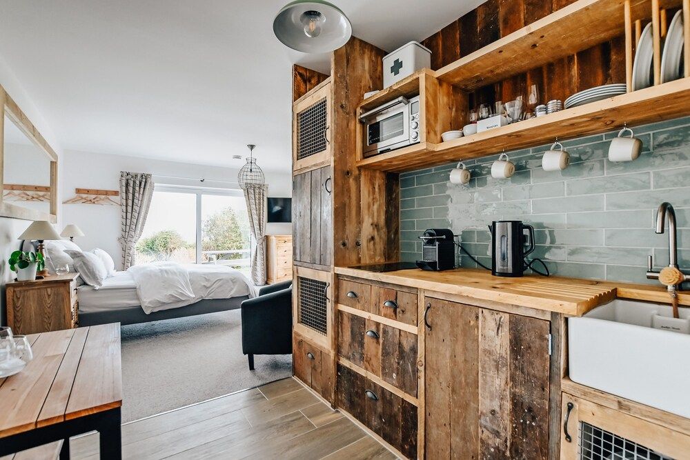 Lodge Studio, Queen and Twin, Patio
