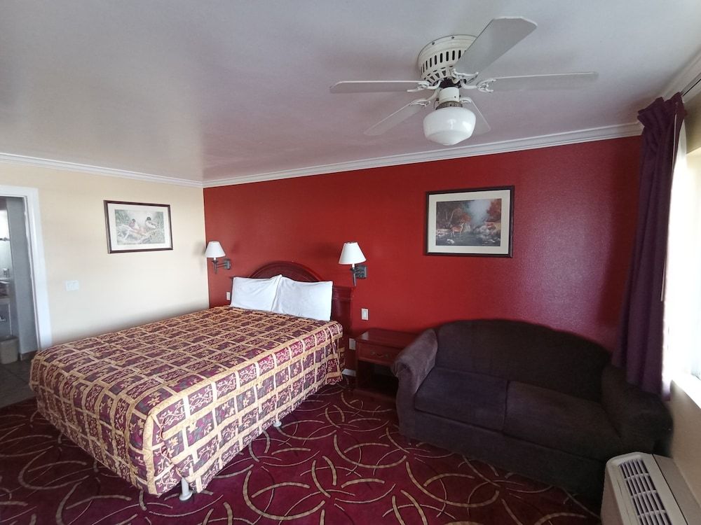 Dynasty Suites Santa Fe Springs Deluxe Room, Smoking 2