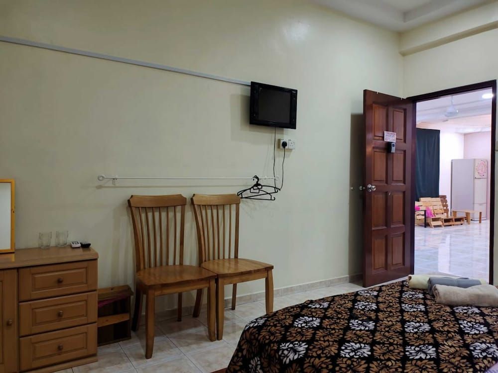 Hotel O Coke Guest House Double Room, Shared Bathroom 8