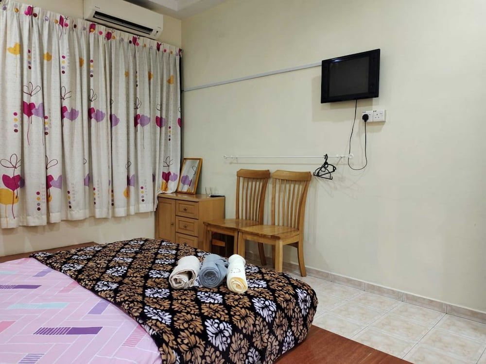 Hotel O Coke Guest House Double Room, Shared Bathroom 3