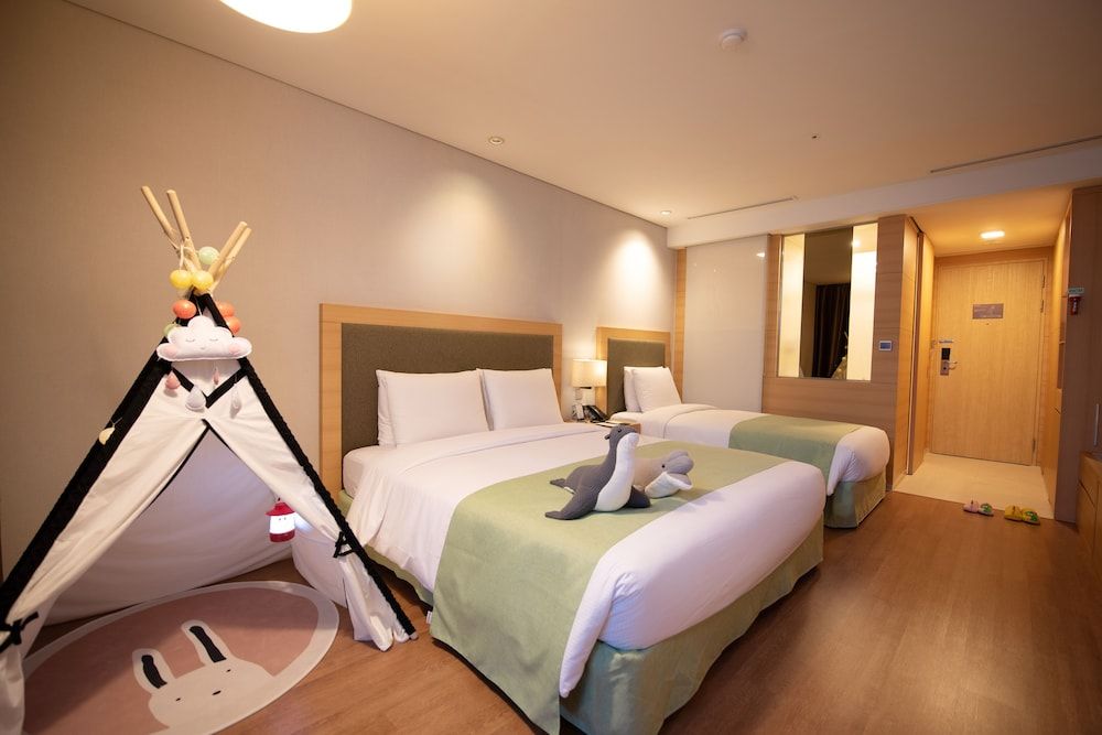 Hidden Bay Hotel Kid Premium Twin Room 3