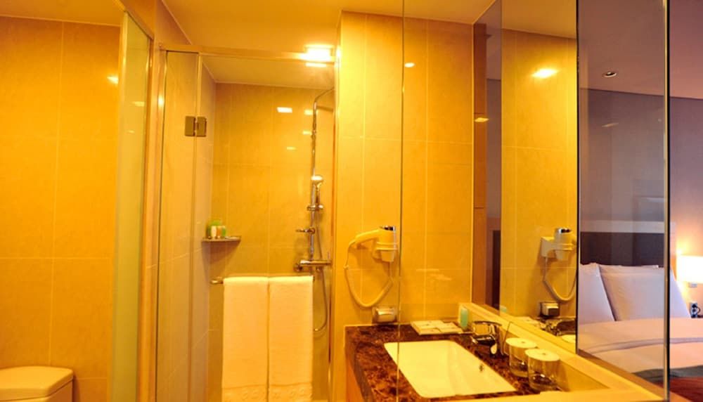 Hidden Bay Hotel [Fun Fun Aquaplanet PKG] Deluxe Family Twin- Breakfast + Aqua planet Ticket for 3 Pax 3