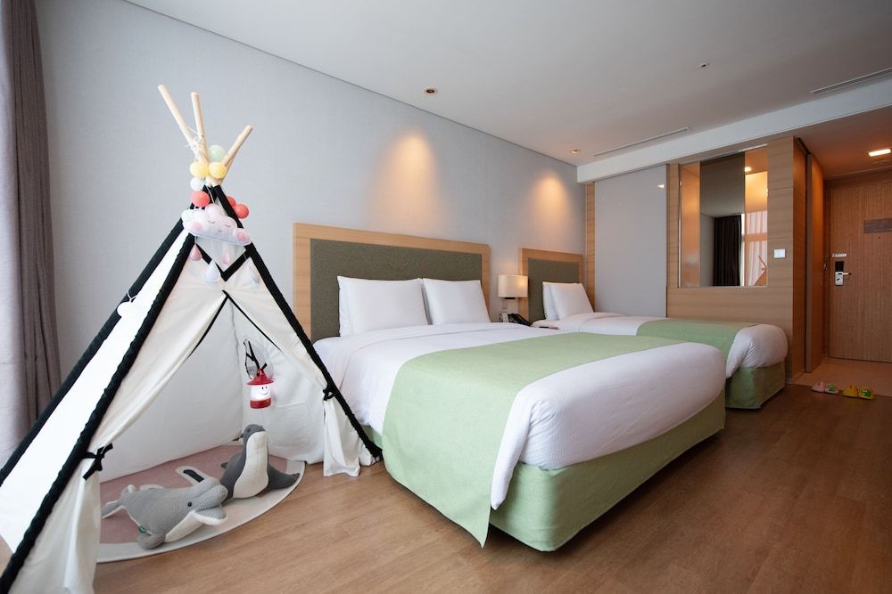 Hidden Bay Hotel Kid Premium Twin Room 2