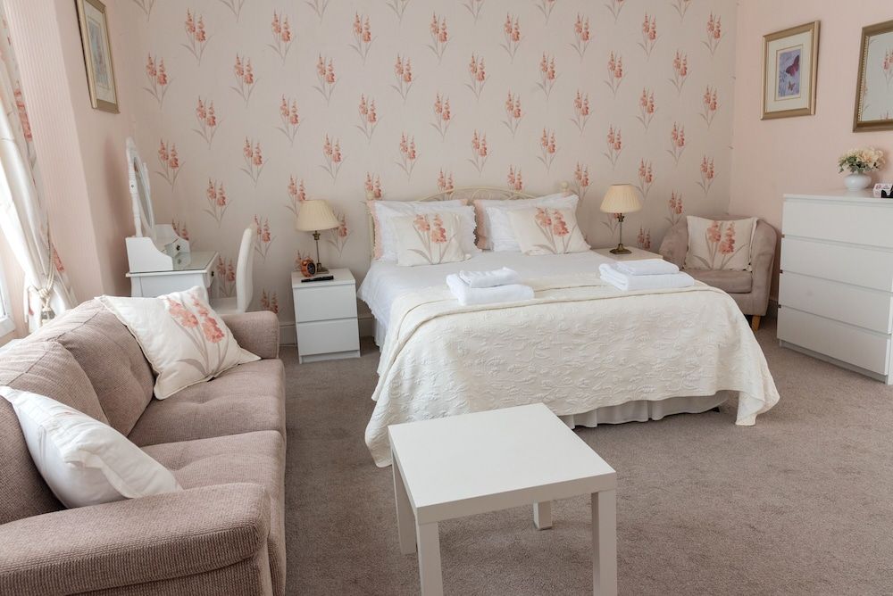 Double Room (Large Suite)