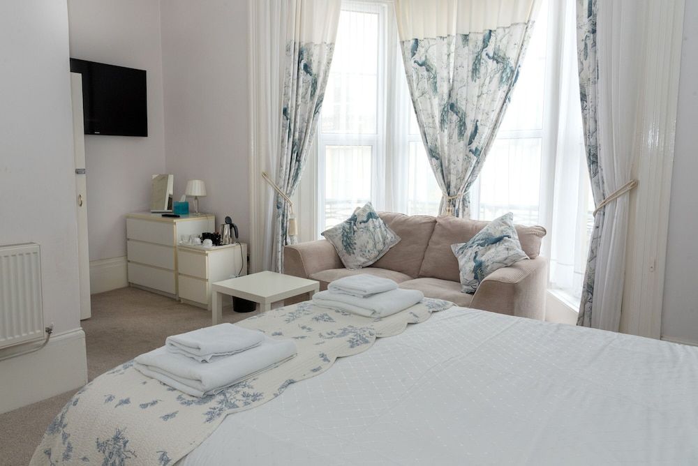 Double Room (Large Suite with Wet Room)