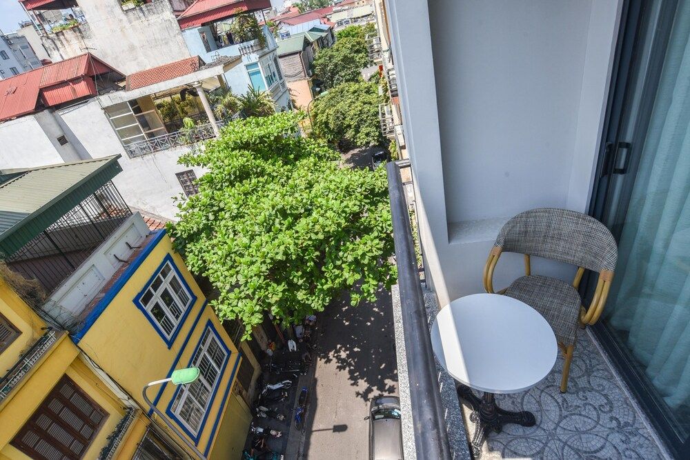 Stelward Prima Hotel Street View Balcony Suite 15