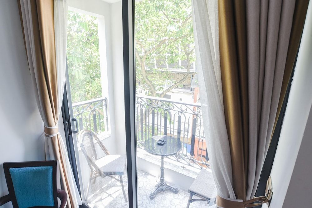 Stelward Prima Hotel Street View Balcony Suite 12