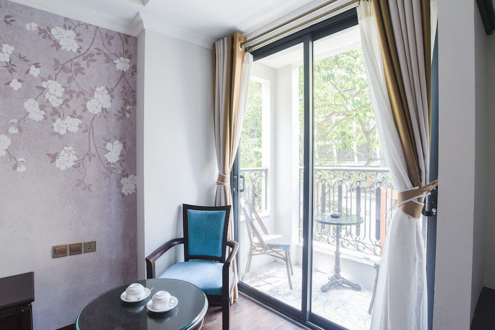 Stelward Prima Hotel Street View Balcony Suite 14