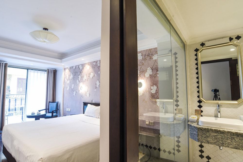 Stelward Prima Hotel Street View Balcony Suite 6