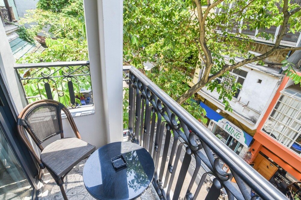 Stelward Prima Hotel Street View Balcony Suite 13