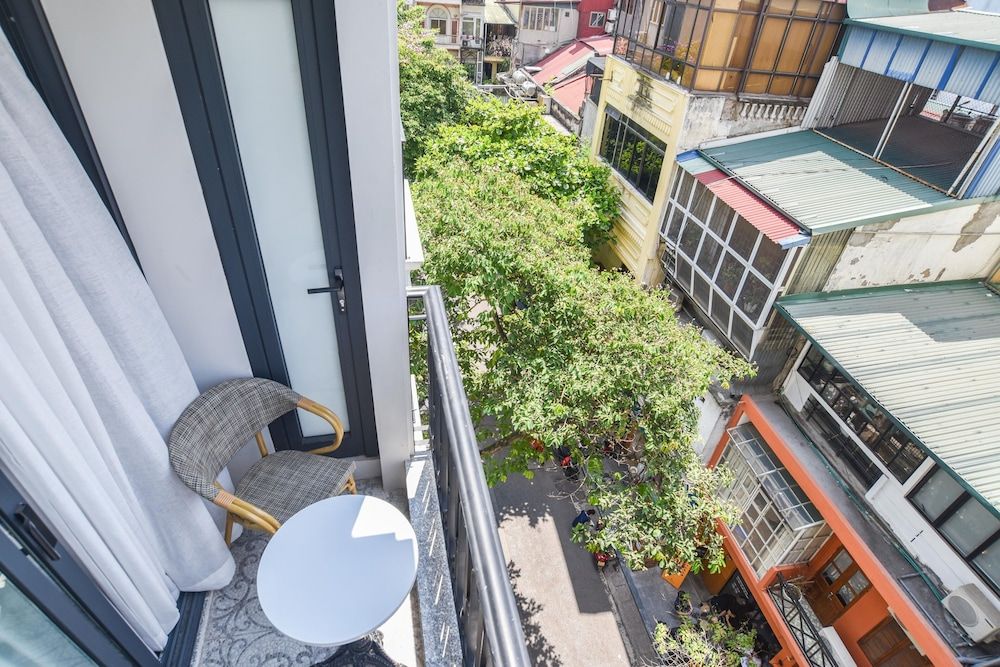 Stelward Prima Hotel Street View Balcony Suite 22