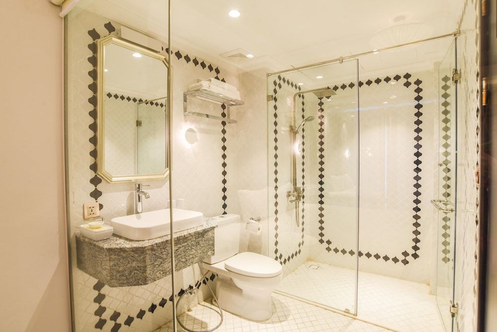 Stelward Prima Hotel Street View Balcony Suite 17