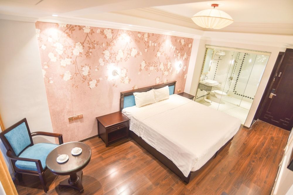 Stelward Prima Hotel Street View Balcony Suite 7