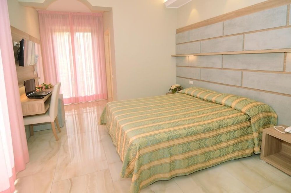 Double or Twin Room, Sea View