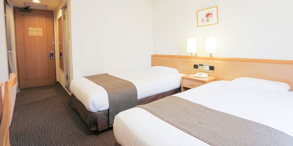 Basic Twin Room, Smoking
