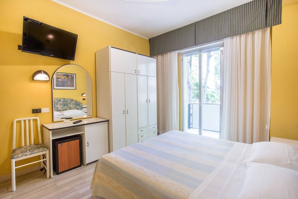 Standard Quadruple Room, City View