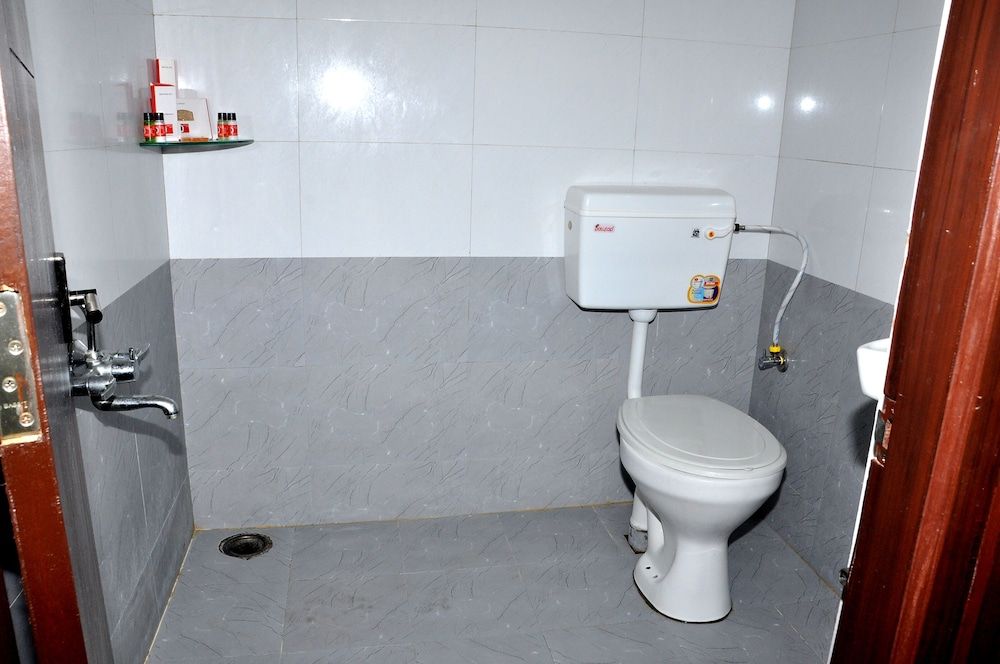 Cosmopolitan Cultural Centre Deluxe Double Room 4