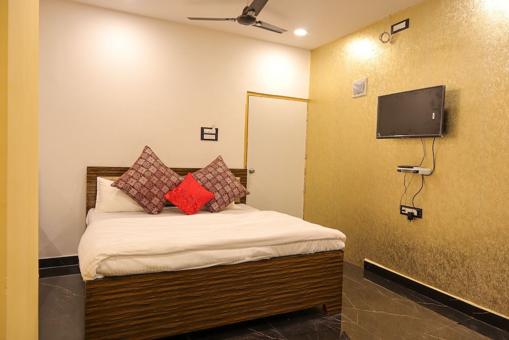 undefined Hotel Golden suites Vashi Navi mumbai 9